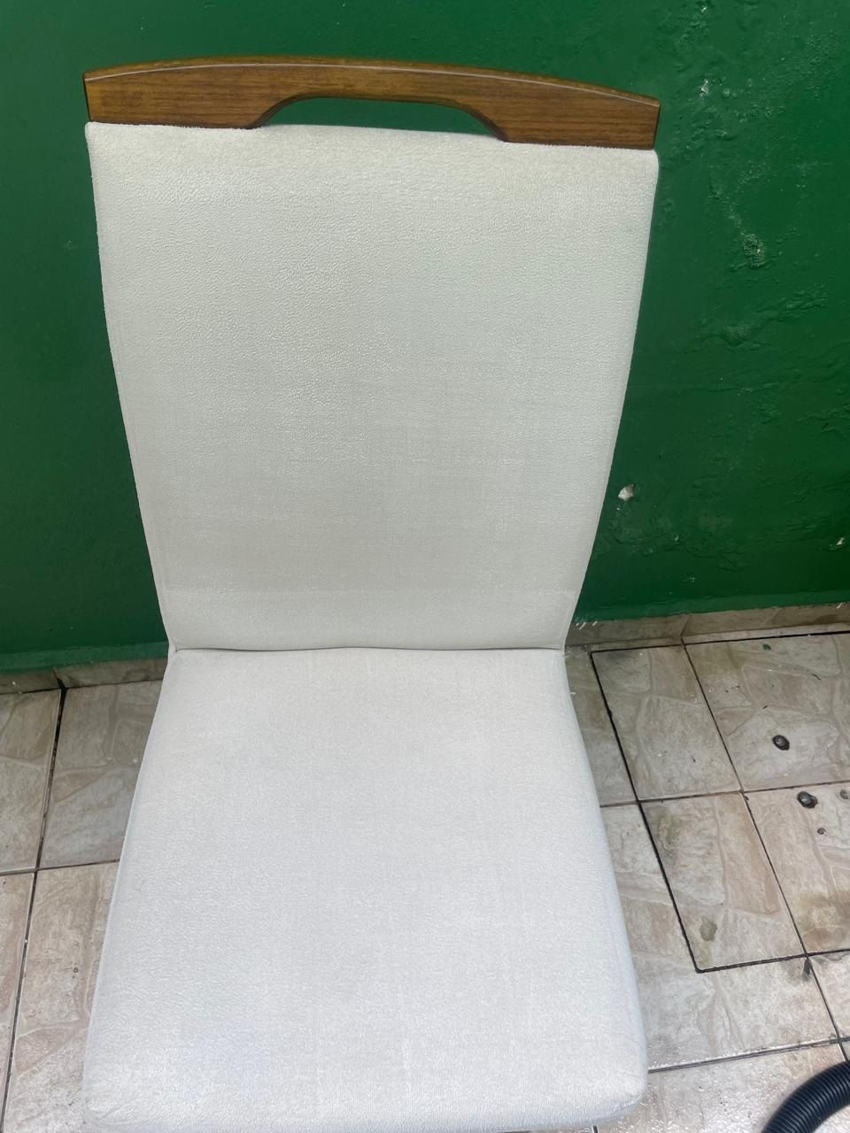 Mesma cadeira depois da higienização